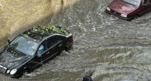 αυτοκίνητο σε πλημμύρα