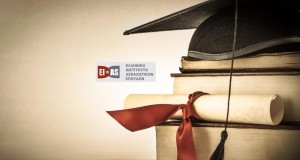 ΕΙΑΣ, Diploma, βιβλία, καπέλο αποφοίτησης