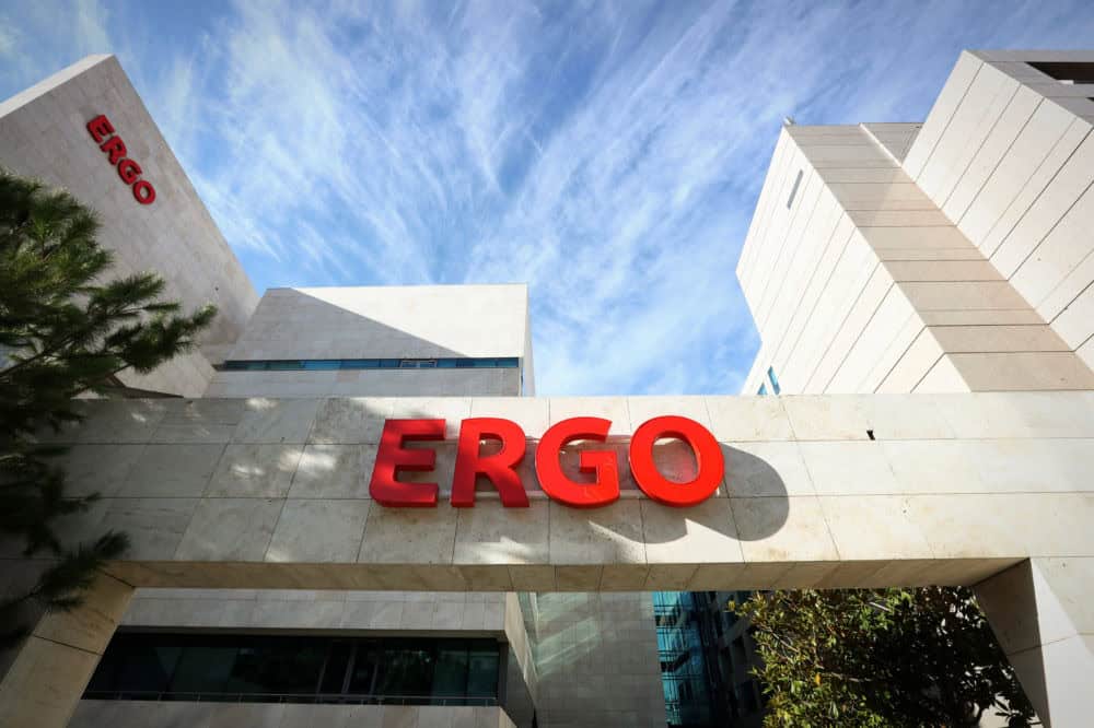 ERGO, επιγραφή, πρόσοψη κτιρίου