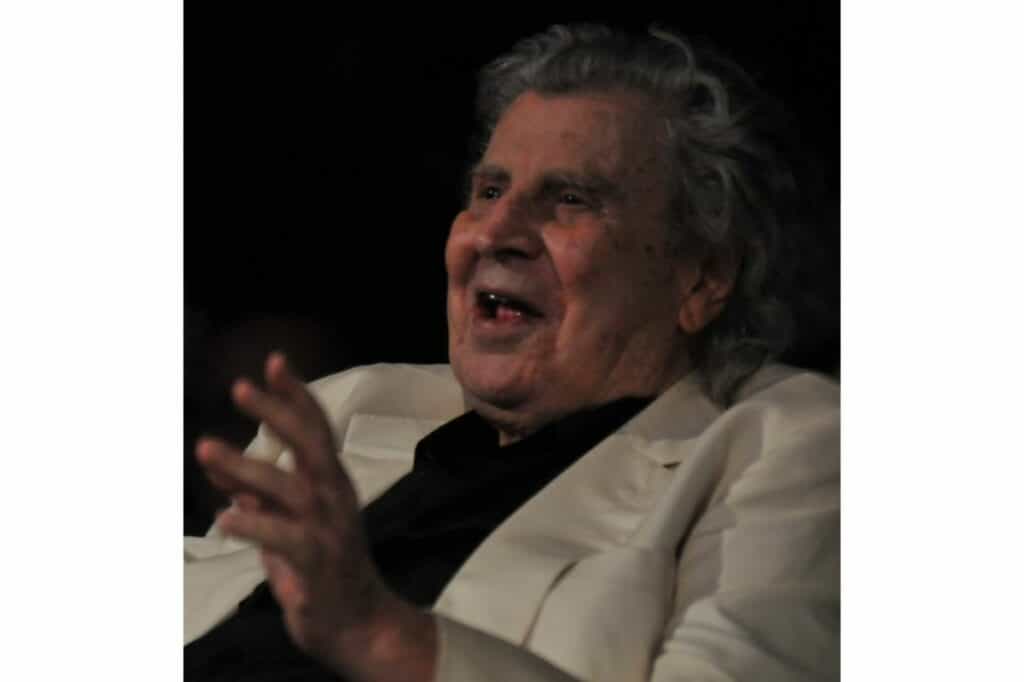 Μίκης Θεοδωράκης