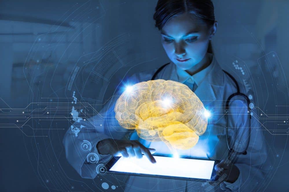 Big Data στην υγεία, γιατρός, τάμπλετ, εγκέφαλος