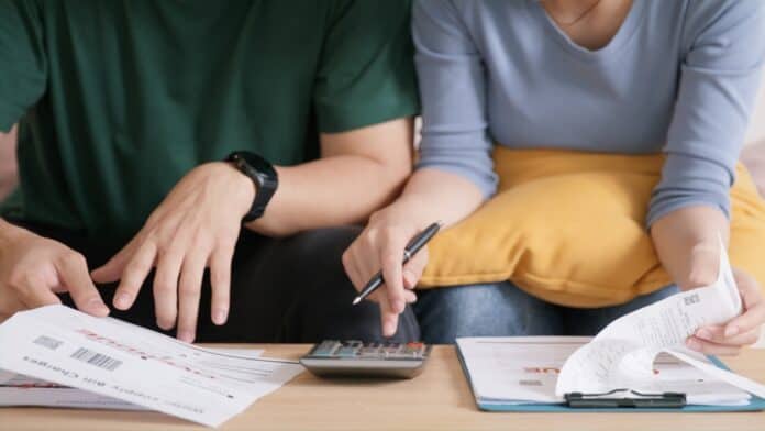 family costs calculation, source: Shutterstock