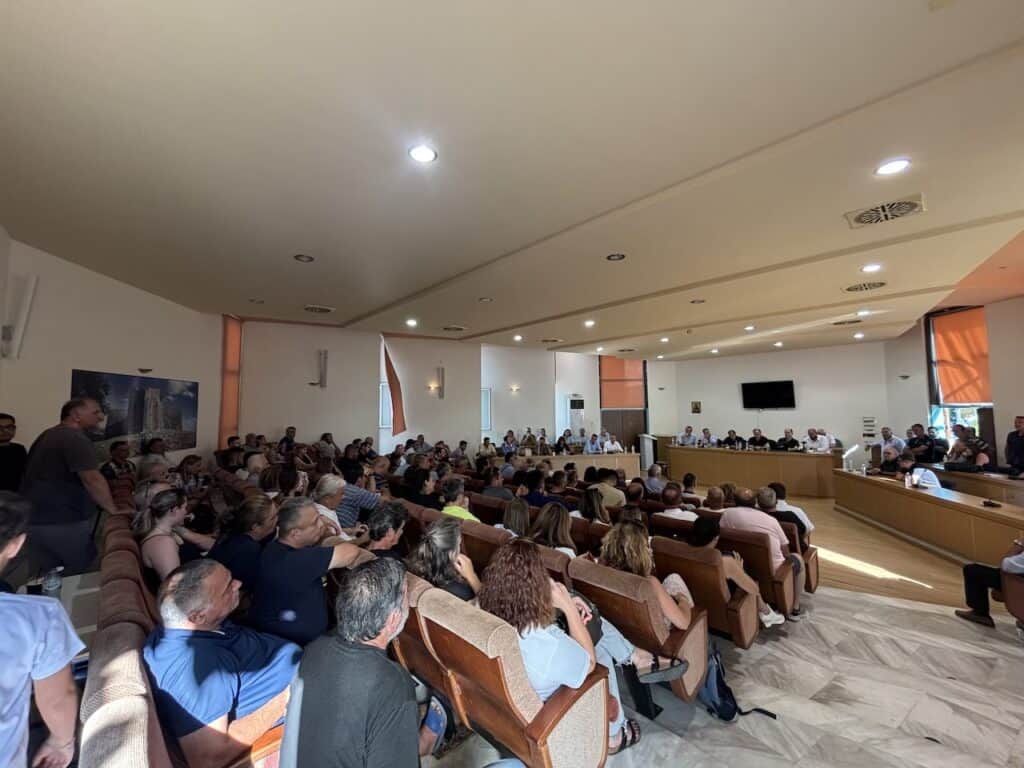 Επίσκεψη Κατσαφάδου μετά τις πυρκαγιές σε Άρτα-Πρέβεζα
