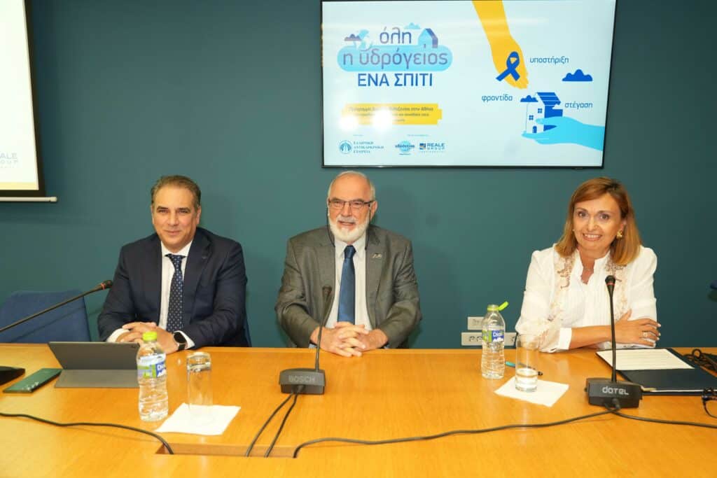 Από αριστερά: Παύλος Κασκαρέλης, Διευθύνων Σύμβουλος, Υδρόγειος Ασφαλιστική, Ευάγγελος Φιλόπουλος, Πρόεδρος της Ελληνικής Αντικαρκινικής Εταιρείας, Μαίρη Βογιατζή, Chief Communications Officer, Υδρόγειος Ασφαλιστική