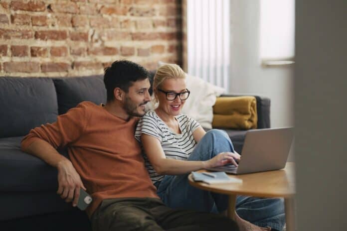 Couple at laptop, Eurolife promo
