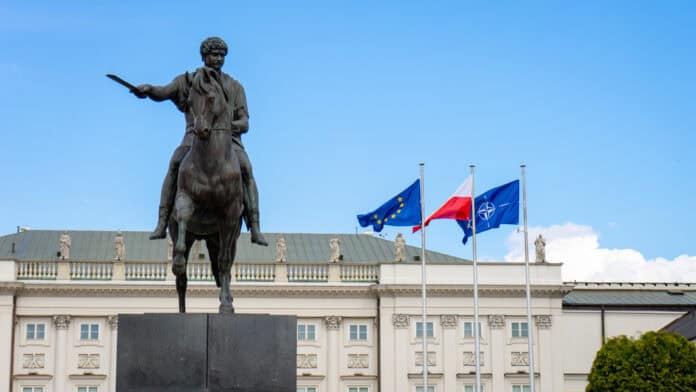 Warsaw,,Poland,-,May,9,,2020:,Monument,To,Prince,Joseph Warsaw Presidential Palace, source: Vital Safo / Shutterstock.com