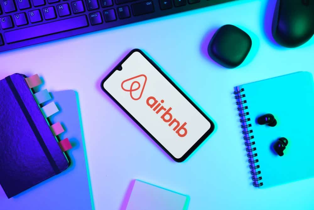 Airbnb seminar concept, source: JarTee / Shutterstock.com