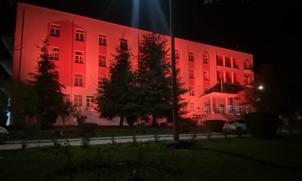 ΓΝΘ Παπανικολάου, φωτισμός για την Παγκόσμια Ημέρα για την Εξάλειψη της Βίας κατά των Γυναικών