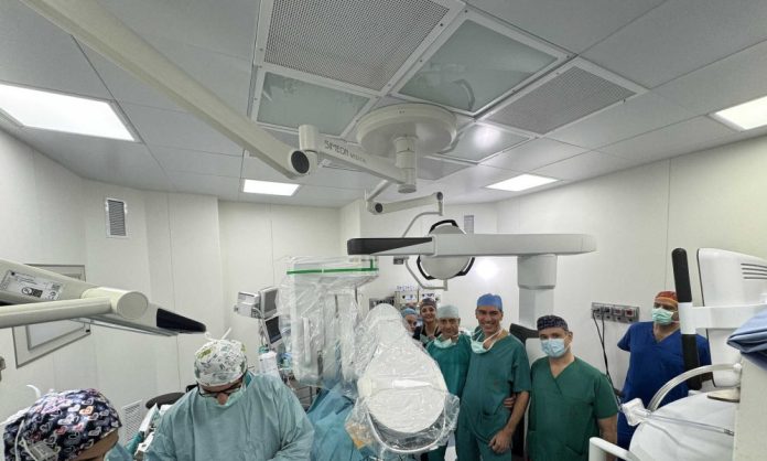 viruscomgr_robotika_ourologika_-center-top-1000x600 Metropolitan, ουρολογική επέμβαση με da Vinci SP