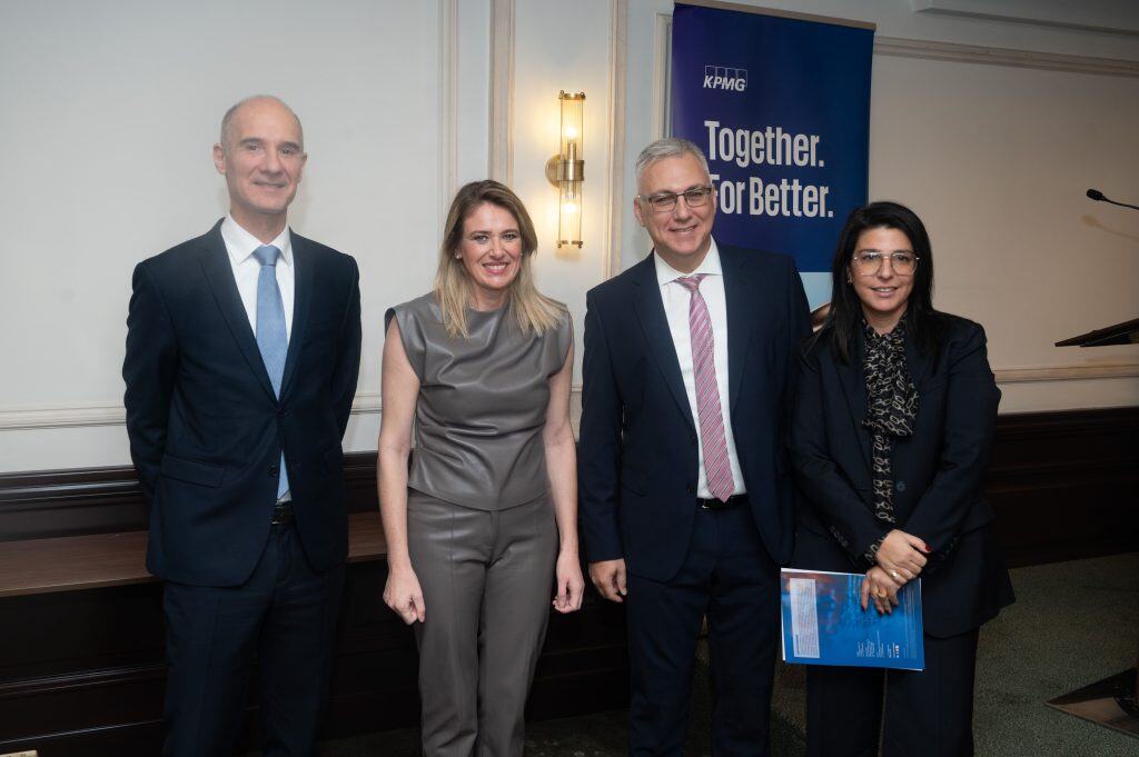 Από αριστερά: Κωνσταντίνος Δήμος, Partner, Advisory, KPMG στην Ελλάδα, Άννα Ευθυμίου, Υφυπουργός Εργασίας και Κοινωνικής Ασφάλισης, Φίλιππος Κάσσος, Partner, Audit, Insurance Services, και Βασιλική Σκέλλα, Director, Actuarial & Insurance Services, KPMG στην Ελλάδα