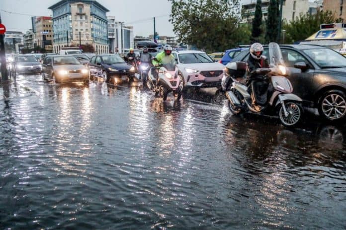 Κακοκαιρία, στιγμιότυπο από την κίνηση στους δρόμους, photo credit: ΓΙΑΝΝΗΣ ΠΑΝΑΓΟΠΟΥΛΟΣ / EUROKINISSI