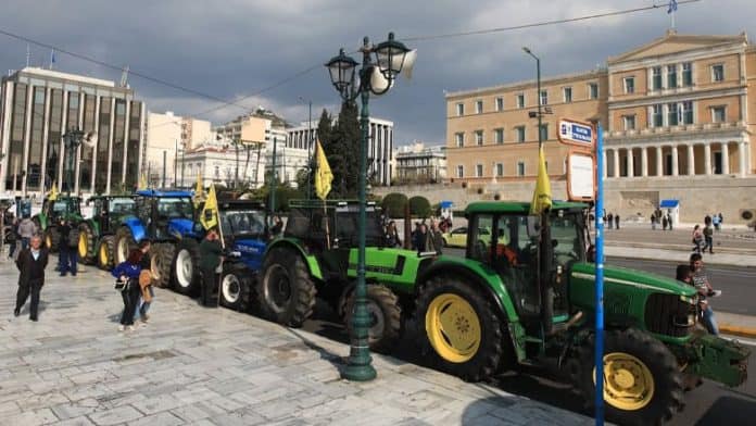 Μπλόκα αγροτών, τρακτέρ στη Βουλή