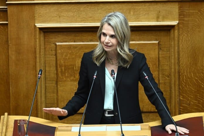 Αποστολάκη Μιλένα στη Βουλή