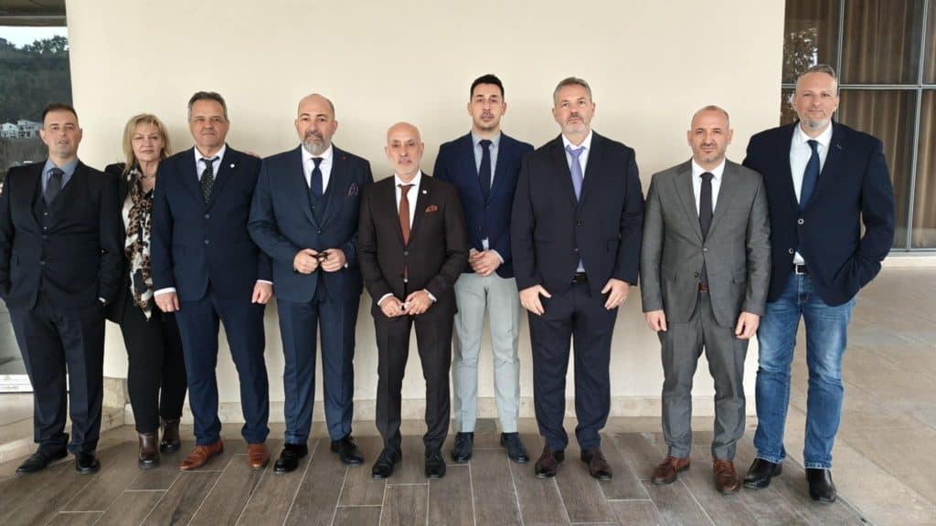 Το νέο ΔΣ της ΠΟΑΔ, από αριστερά: Μπούτζας, Τσιτσιγιάννη, Καπετανάκης, Μουντάκης, Τσολάκης, Χατζηαποστολίδης, Μιχαλάτος, Νίκος, Πολυμέρης