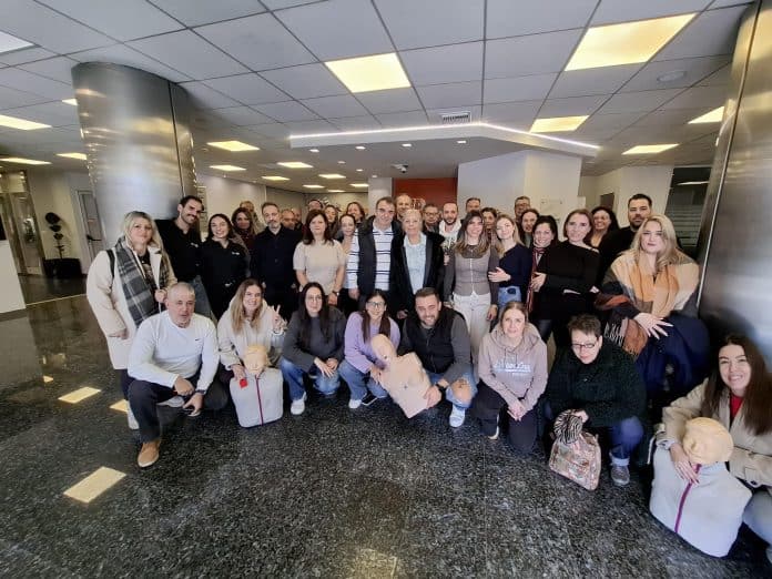 NP Ασφαλιστική, εκπαίδευση πρώτων βοηθειών, ομαδική φωτογραφία