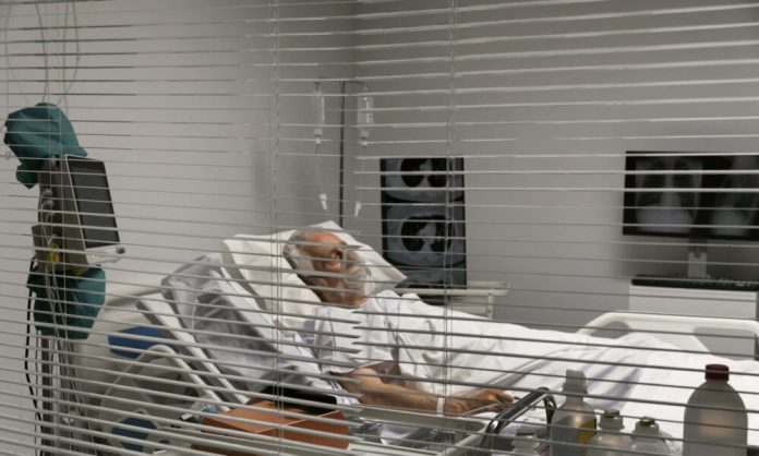 Ασθενής σε ΜΕΘ