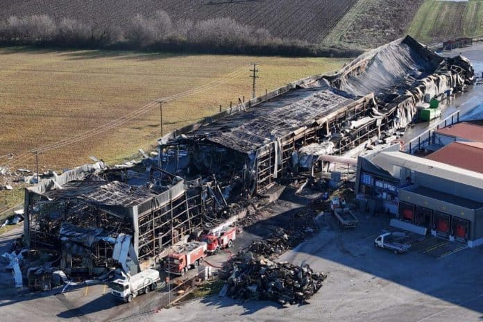 Εργοστάσιο Βιολάντα μετά τη φωτιά, πηγή: ΟΤ