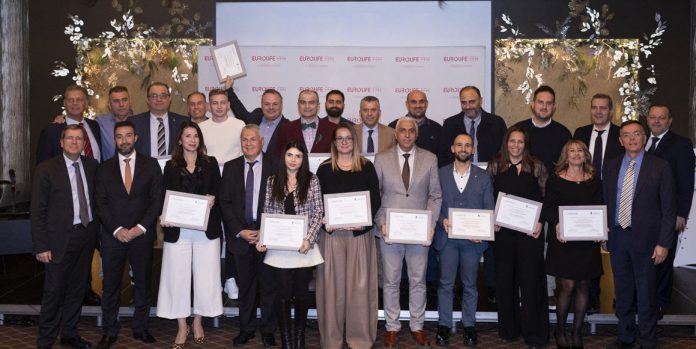Eurolife FFH, ομαδική φωτογραφία από την τελετή αποφοίτησης εκπαιδευτικού προγράμματος management σε συνεργασία με το ΠΑΠΕΙ, 2026