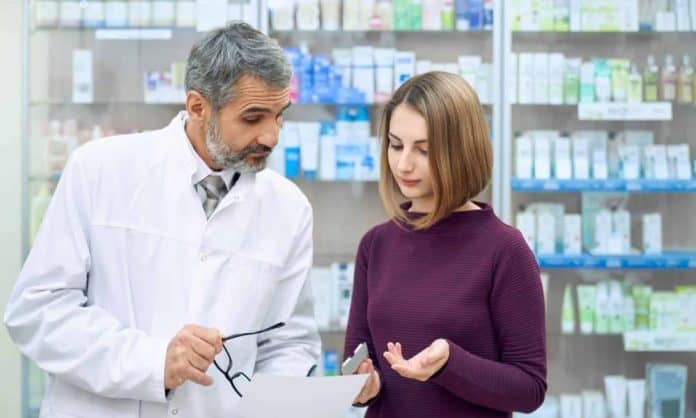 Φαρμακοποιός και πελάτισσα