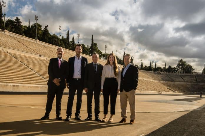 Πρωτοβουλία HDI και ΕΟΕ για το Καλλιμάρμαρο, ομαδική φωτογραφία στο μνημείο