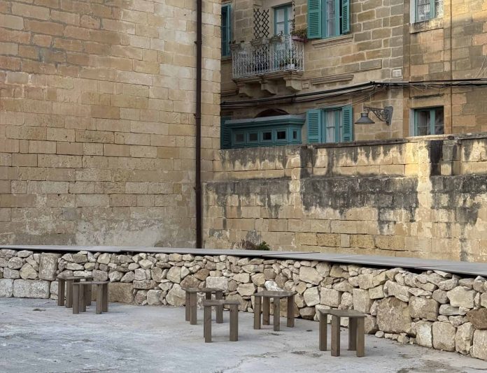 Syndea, χορηγία για εγκατάσταση ξερολιθιάς στην Μπιενάλε της Μάλτας