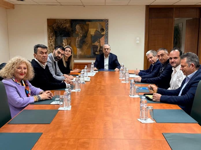 Συνάντηση Τ. Θεοδωρικάκου με βενζινοπώλες για πλαφόν