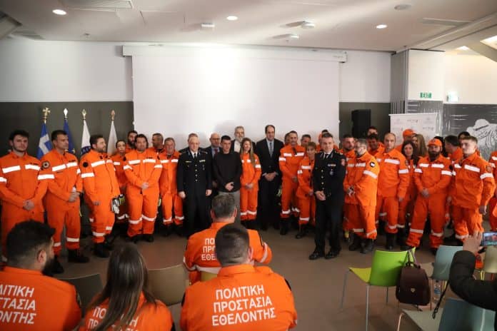 Κεφαλογιάννης στην τελετή παράδοσης μέσων προστασίας σε εθελοντές