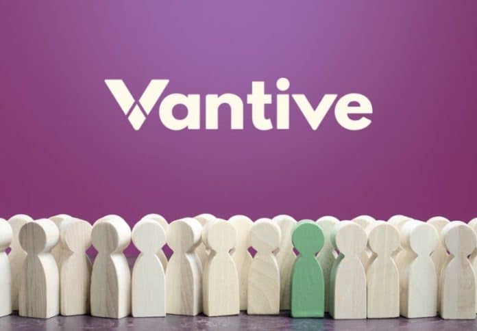 Vantive, εικαστικό με ξύλινες φιγούρες