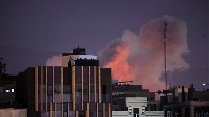 Ανάφλεξη στη Μέση Ανατολή, έκρηξη σε αστικό τοπίο
