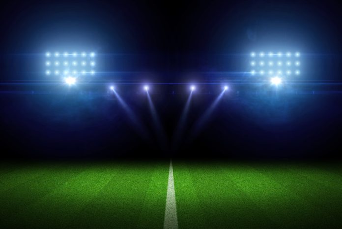 Φωτισμένο γήπεδο ποδοσφαίρου, πηγή: Shutterstock