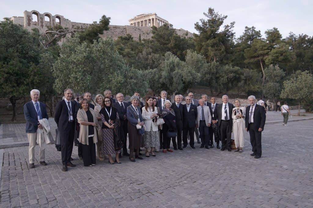 Υδρόγειος, ομαδική από επίσκεψη Reale