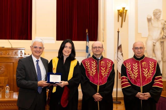 DT-Inetramerican-ASOEE Interamerican, ομαδική από την απονομή υποτροφίας «Δ. Κοντομηνάς» στην αριστεύσασα του ΟΠΑ Δ. Βυτόγιαννη