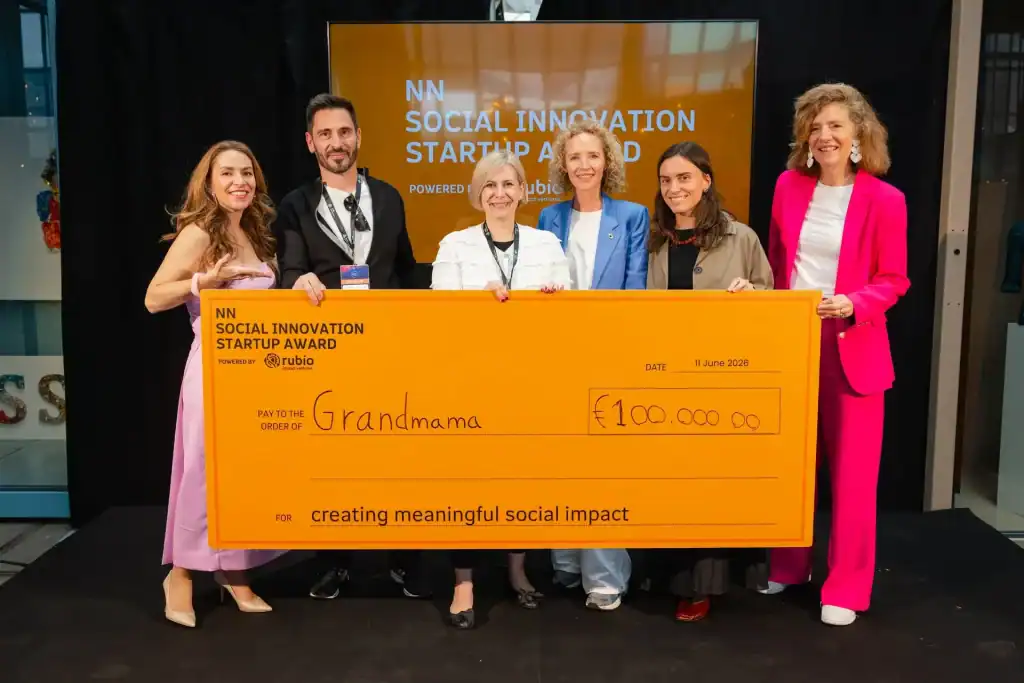 Ομαδική από τη νίκη της Grandmama στον διαγωνισμό NN Social Innovation Startup Award