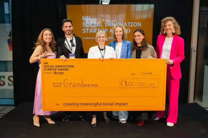 Ομαδική από τη νίκη της Grandmama στον διαγωνισμό NN Social Innovation Startup Award
