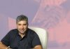 Θάνος Κουλουτμπάνης, κολλάζ με εικόνα χειραψίας ντιλ, πηγή: Shutterstock