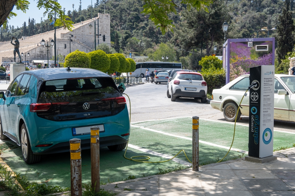 Φόρτιση αυτοκινήτων στο Καλλιμάρμαρο, πηγή: Lazaros Papandreou / Shutterstock.com