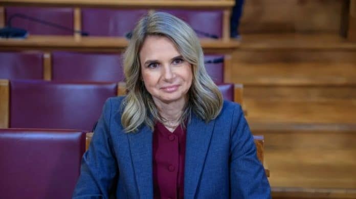 milena-apostolaki-ta-tria-odunira-suberasmata-tou-fetinou-kalokairiou