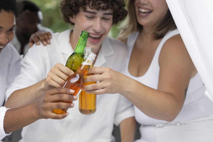 viruscomgr_alcohol_adolescents-1536x1024