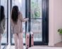 Tourist with suitcase in rented appartment, source: Shutterstock